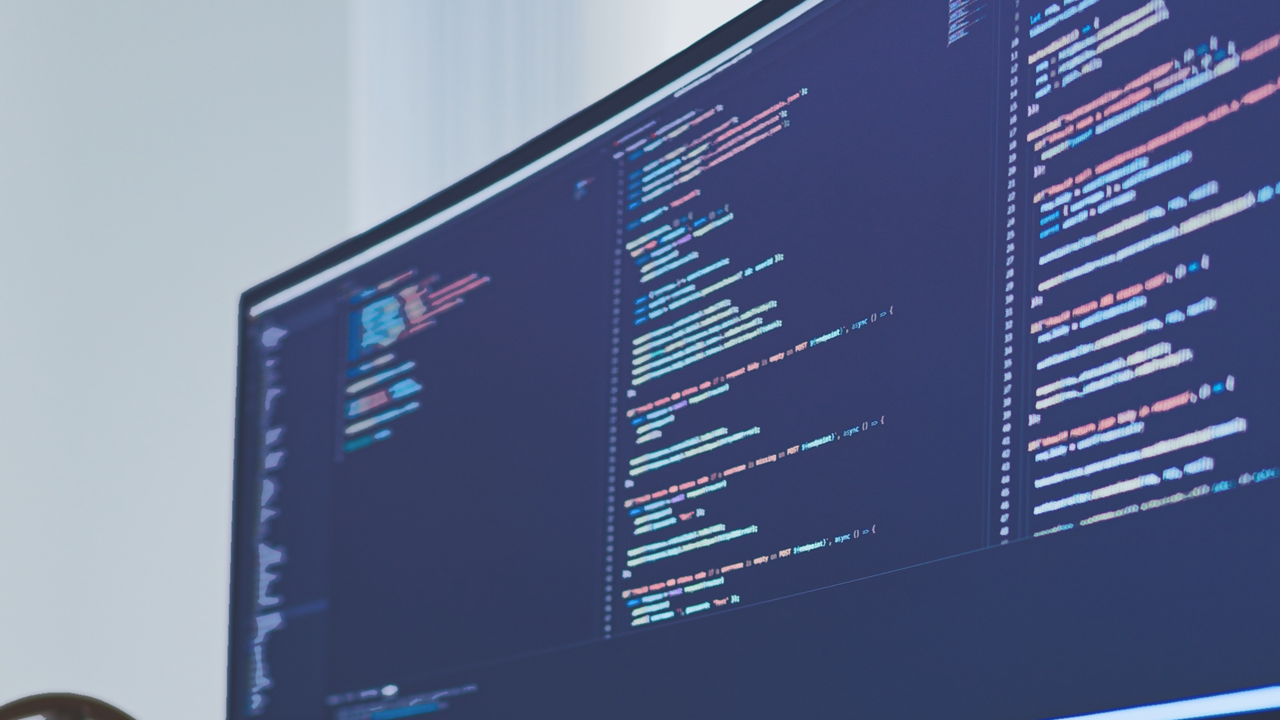 Afbeelding met computerscherm en onleesbare code, decoratief.